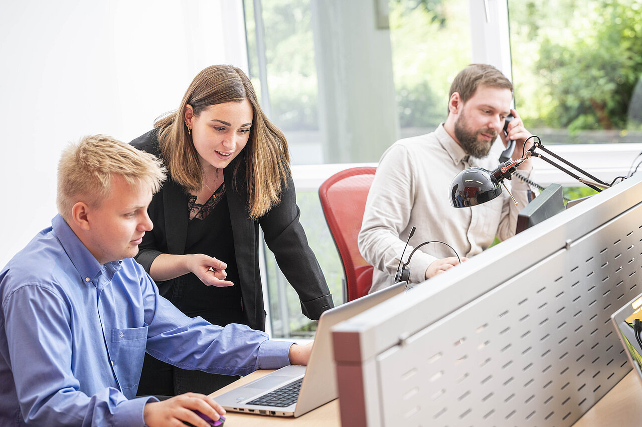 eisq sucht eine starke Person für Operations und Partner Management.